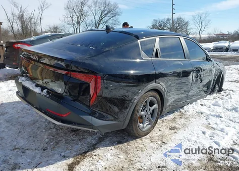 2025 Kia K4 Lxs z USA, uszkodzony, nr VIN 3KPFT4DE7SE105241